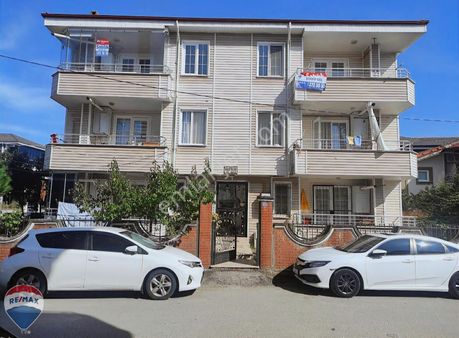 Re/max Mavi'den Karasu'nun Merkezinde 180 M2 Geniş 4+1 Daire