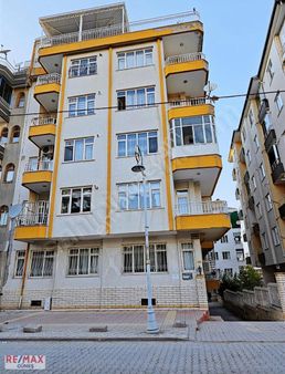 Zafer Mahallesinde Satılık Arakat Daire