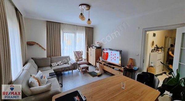 Göztepede 3+1 Yatırım Fırsatı 3 Yaşında İskanlı Bina