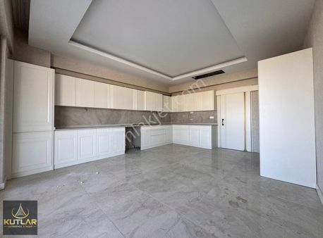 Kutlar'dan Vadi Park Civarı Satılık Ultra Lüx Ara Kat Daire.