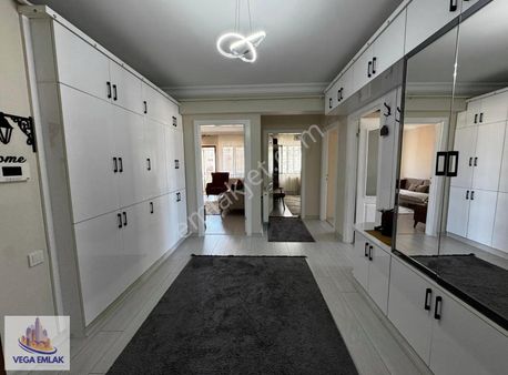 Vega Emlaktan Nişantaşı Yakını Ön Cephe Full Yapılı Özel Daire