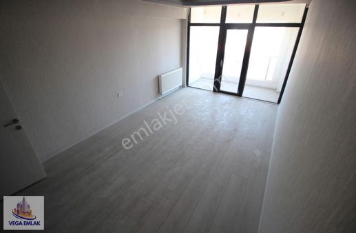 Vega Emlak'tan 3 Balkonlu 200 M2 4+1 Sıfır Full Site Dairesi