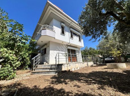 Pozitif'ten Çuğra Mevkinde Yarı Müstakil 'bahçeli' Satılık Villa