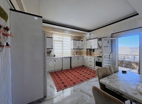 Burhan Kılınç'dan Geniş Bakımlı 2+1 Daire