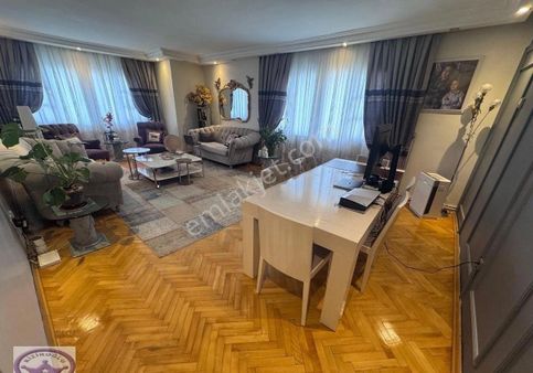 Küçükyalı Merkezde Kapalı Garajlı 160m2 Asansörlü Ön Köşebaşı 3+1