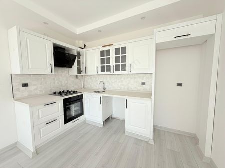 Emlak Center'dan Muradiye Mah Satılık 2+1 Sıfır Önü Açık Daire