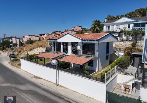 Kadınlar Denizinde Panaromik Deniz Manzaralı Satılık Sıfır Villa