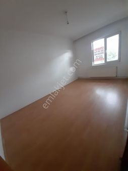 Çayır'dan ,peyami Sefa ,karaşar Cad.sinde ,boş ,üst Kat ,kombili ,yalıtımlı