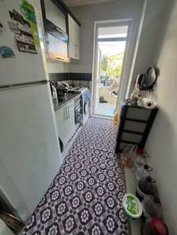 Varsak Karşıyaka Da 2+1 Ayrı Mutfaklı Y.giriş Daire