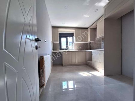 Kızıltoprak 'ta Tramvaya Yakın, Sıfır, Doğalgazlı Satılık Daire