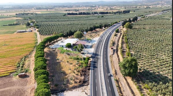 İzmir-çanakkale Yolu Üzerinde Satılık 5564 M2 Arazi