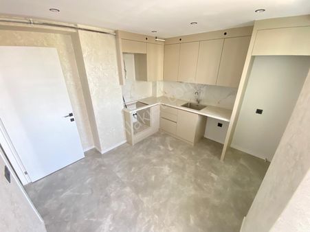 Şemikler Cadde Üzeri Köşe Ön Cephe 2+1 130 M2 Arakatta Kuponn Daire