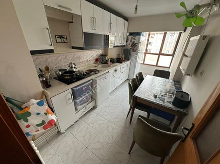 Esertepe Mahallesi'nde Cadde Üzeri Ara Kat Daire!