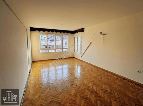 İstinye Park Yakını Cadde Üzerinde 3+1 130m2 Kapalı Otoparklı D