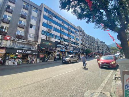 İnönü Caddesi'nde Hazır Kiracılı Satılık Ofis