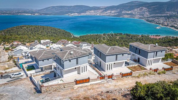 Akbükte Full Deniz Manzaralı Doğa İçinde Triplex Villa