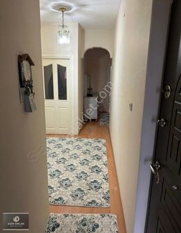 Cumhuriyet Mah Balkonlu Geniş En Üst Kat Temiz 2+1 Daire