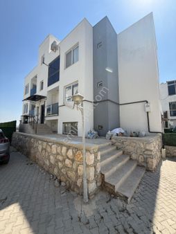 Kabasakal’da Az Katlı Ara Kat 2+1 Açık Mutfak Site İçerisinde Havuzlu Güvenlikli Satılık Daire!!!