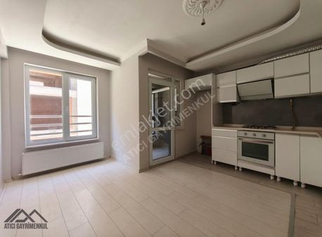 Çamlıca Mahallesinde Behçeli, Geniş 4+1 Kiralık Daire