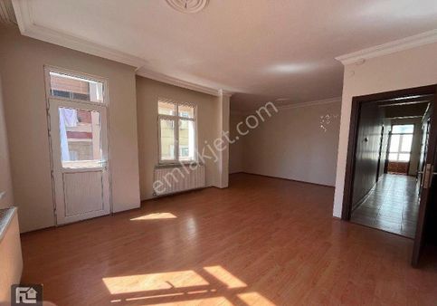 F-l Emlaktan Bulgurlu Eyüpoğlu Koleji Yakını 3+1 Geniş Daire