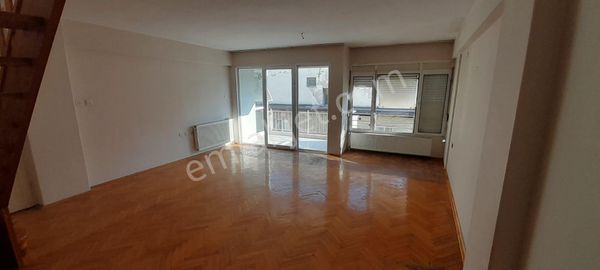 Karşıyaka Çarşı İçinde 4+1 Asansörlü 105m2 Doğal Gazlı Daire