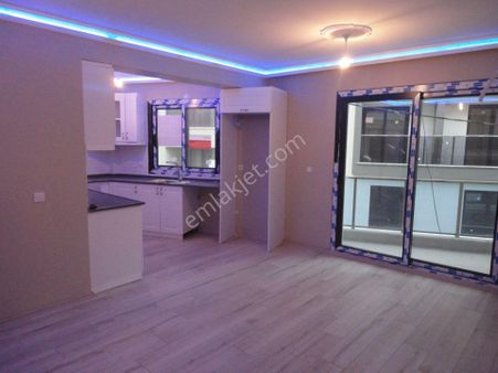 Askeriyeye Yakın Genç Binada Kullanışlı Daire