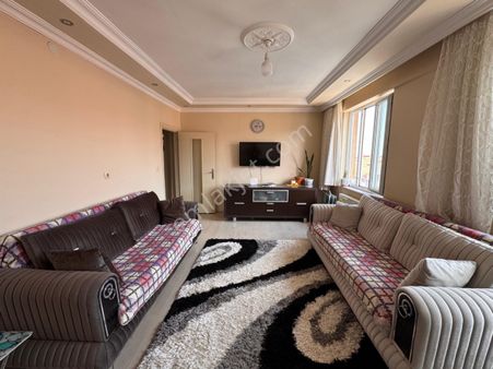 Pera'dan Emek Kapalı Pazar Yakını 3+1 Satılık Ara Kat Daire