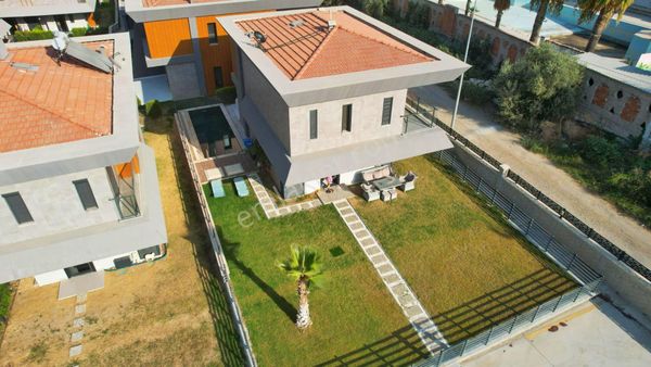 Kuşadası Kuştur Mevkii Özel Havuzlu Eşyalı 3+1 Lüx Villa