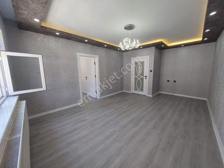 Yıldız Emlak Merkezi Konumda Arakatta Fullyapılı Satılık Daire