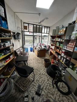 Turgutlu Satılık İstiklal Mah 25m2 Lavabo Ve Wc Mevcuttur İçinde Hazır Kiracılı Dükkan