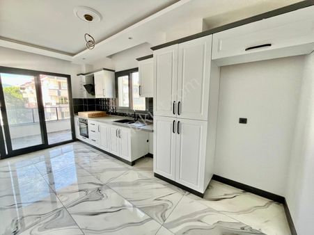 Gümüşden Altınkum'da Merkezi Konumlu Ayrı Mutfak Sıfır 2+1 Daire