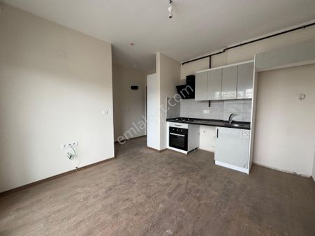 Bahçeşehir/isabet Okulları Civarı/1 Yaşında/2 Cephe/yatırımlık!!