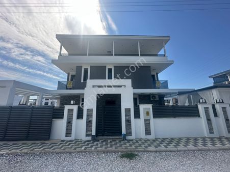 Didimde 4+1 Ayrı Mutfaklı Sıfır Yapılı Villa