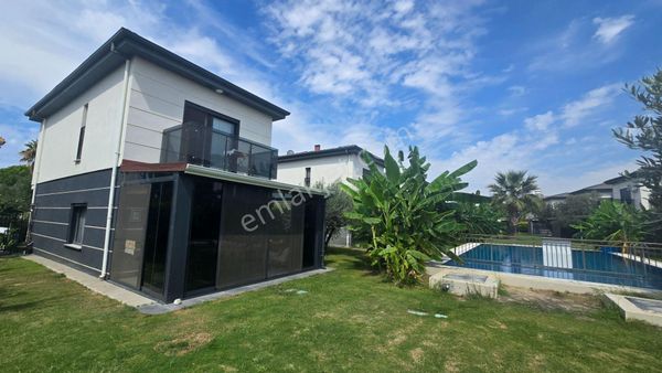 Kuşadası Davutlar’da Site İçinde 3+1 Havuzlu Müstakil Villa