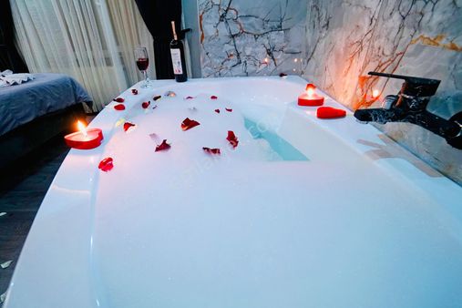 Halkalı Atakent Günlük Haftalık Aylık Jakuzili Daireler & Suit Otel