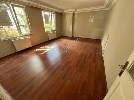 Büyükçekmece Cumhuriyet Mah Lüx Merkezi Geniş Bahçeli 2+1 Satılık Daire