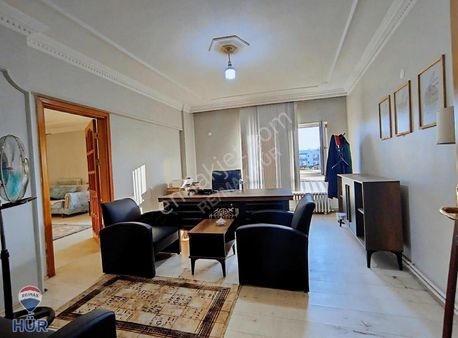 Remax Hür Yeşim Kara'dan 80 M2 Asansörlü Kiralık Ofis