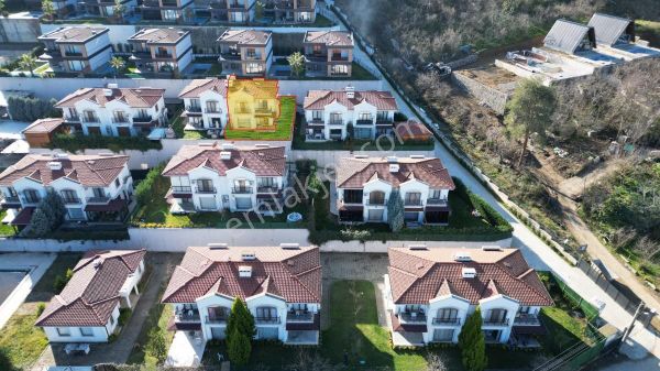 Turyaptan Sapancada Göl Manzaralı Özel Bahçeli Villa