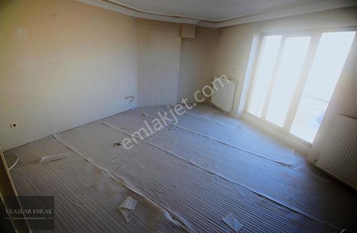Ümraniye Site Mah. 2+1 90 M2 Kiralık Arakat Balkonlu Daire.