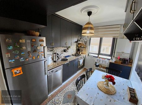 Çakmak Mh. İçi Yenilenmiş Harika Konumda Satılık 3+1 130 M Daire