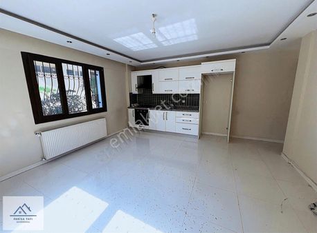 Buca Parisadan Site İçnde Fatma Aliye Okulu Karşısı Kiralık 1+1