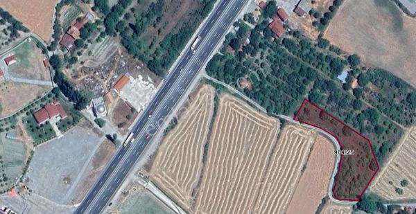 Tosya Emlak - Karşyaka Mahallesinde İstanbul Yoluna 1 Parsel Mesafede Cepheli