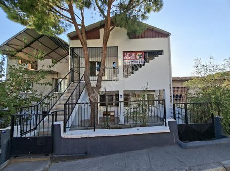 Kw Cobans'dan Bornova Atatürk Mahallesi’nde 6+2 Müstakil Bina – Full Deniz Manzaralı & Çift Bahçeli!