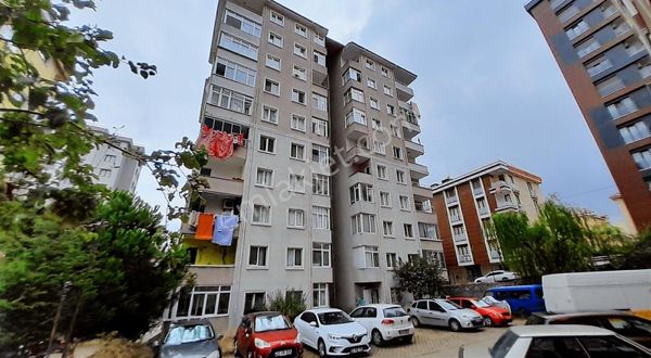 Şerifali Y. Dudullu Çetin Caddesinde Sitede İçi Yenilenmiş 3+1