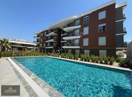 Kuşadası'nda Havuzlu Sitede, Doğalgazlı Satılık 2+1 Son 4 Daire