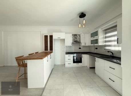 Yalıkavak Merkezde Site İçinde Bakımlı Satılık Üst Kat Daire