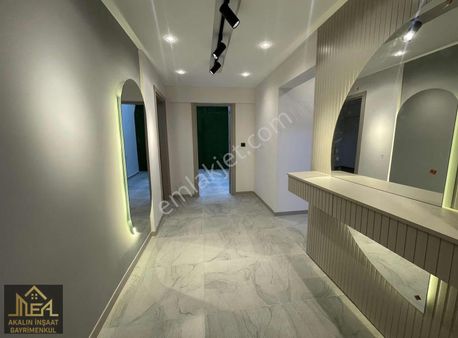 Balçova Da Cadde Üzerin De Tadilatlı Enerjisi Yüksek Satılık