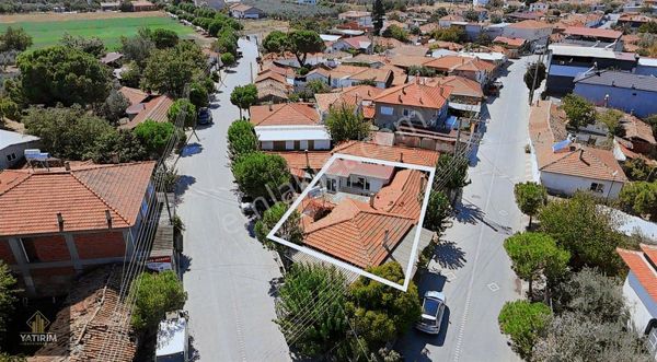 Medar Köy Merkezinde Köşe Parsel Dükkan Ve Müstakil Ev 2 Tapu