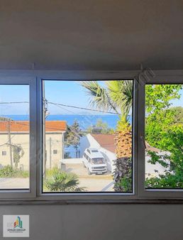 Marmara Adasında Deniz Manzaralı Bahçeli Tripleks Villa