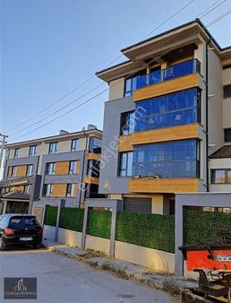 Üçok Gm'den Bahçeşehir Konaklarında 140m2 Daire